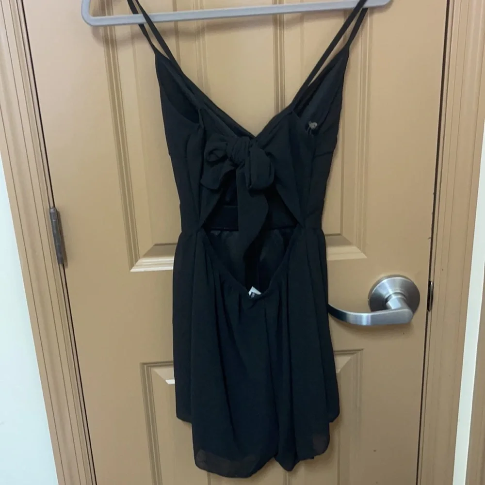 Keyhole Open Back Romper - Picture 3 of 3